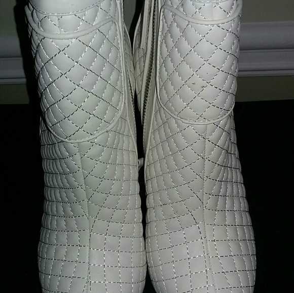 Booties -5 inch heels - Picture 3 of 4